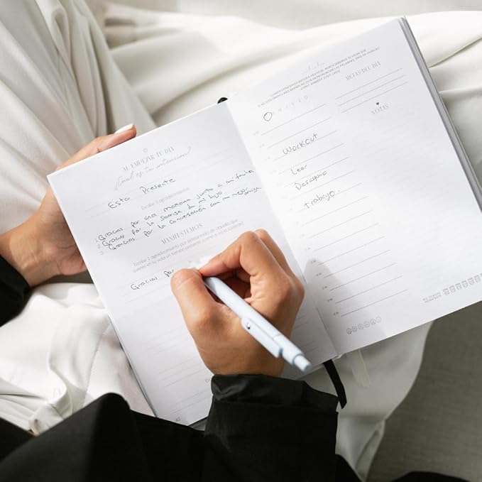 Daily Gratitude Journal & Dreams Planner Undated 2-in-1 | For Mindfulness, Purpose & Success | Includes Mirror for Affirmations & Luxury Gift Box (Spanish Edition) – Stay present while achieving your dreams - Diario de Sueños y Gratitud