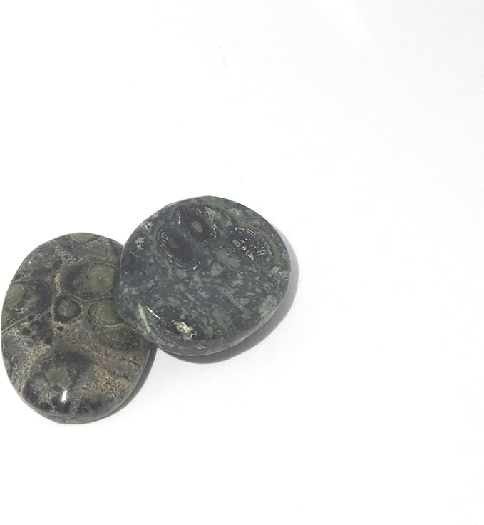 L PEDRA & CRYSTAL Worry Stone A Handheld Comfort to Ease Stress, Enhance Focus, and Promote Inner Peace (Kambaba Jasper Worry Stone)