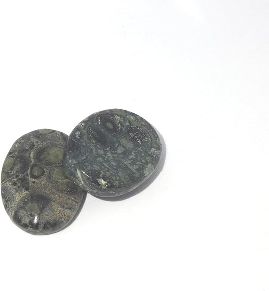 L PEDRA & CRYSTAL Worry Stone A Handheld Comfort to Ease Stress, Enhance Focus, and Promote Inner Peace (Kambaba Jasper Worry Stone)