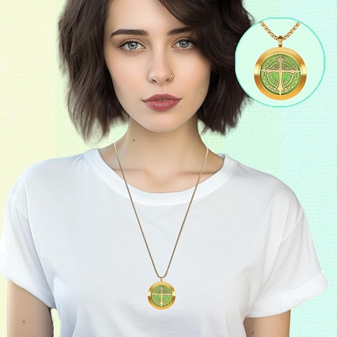 Aromatherapy Diffuser Necklace-Cross Essential Oil Necklace,Aromatherapy Diffuser Pendant for Men and Women,Portable,Suitable for Yoga,Meditation,Travel,Stress Relief Gift(Gold 30mm)
