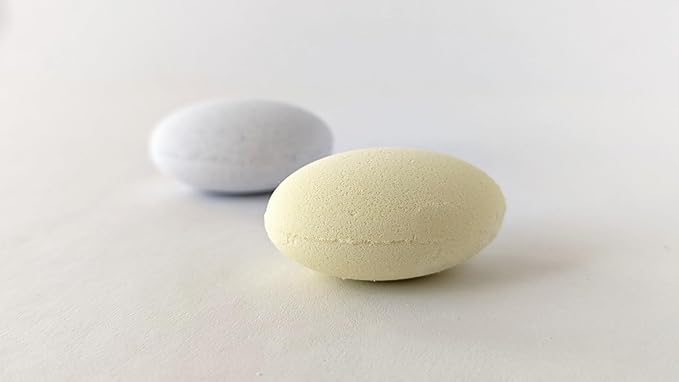 Energize with Awake: Lavender, Chamomile, Jasmine. Relax with Dream: Lemon, Eucalyptus, Grapefruit. 10-Piece Shower Steamer and Shower Bombs Aromatherapy Gift Set with Burlap Bag