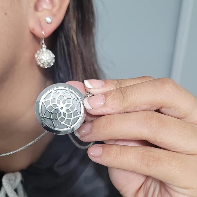 Aromatherapy Essential Oil Diffuser Necklace Stainless Steel lnspirational Locket Pendant(Sunflower)