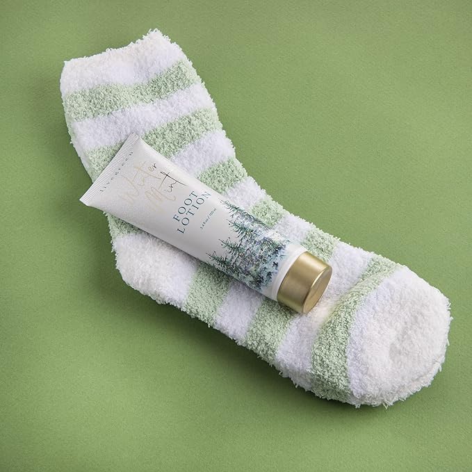 Live Green Bath and Body Present Set- Foot Spa Set with Fuzzy Socks, Lotion, and Scrub, Winter Mint