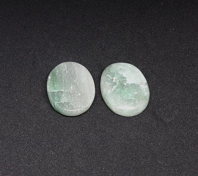 L PEDRA & CRYSTAL Worry Stone A Handheld Comfort to Ease Stress, Enhance Focus, and Promote Inner Peace (Green Aventurine Worry Stone)