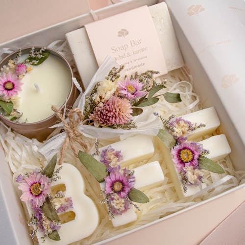 Best Friend Gift Box for Women – Thoughtful Birthday Present for BFF, Bestie, or Soul Sister – Friendship Candle & Soap Set – Elegant Pamper Box for Her