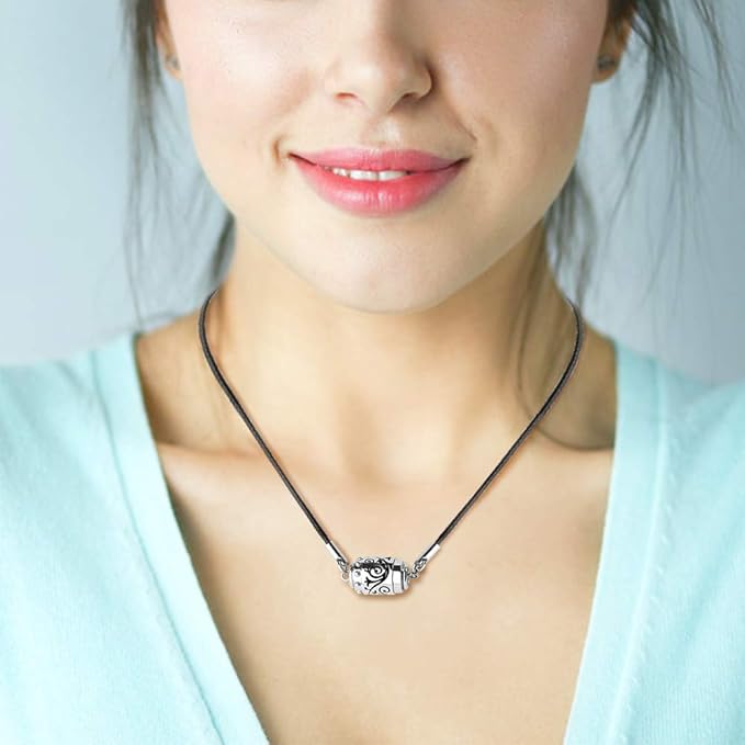 Aromatherapy Essential Oil Diffuser Necklace 316L Stainless Steel Adjustable Pendulum Pattern Aroma Necklace with 4PCS Refill Sticks, Retro Hollow Design Relaxation Necklaces Gifts