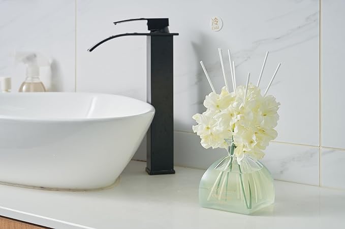 COCORRÍNA Reed Diffuser - 8.5 Oz Clean Linen Reed Diffuser with 8 Sticks for Home Bathroom Shelf Decor (Simple Luxe Collection)