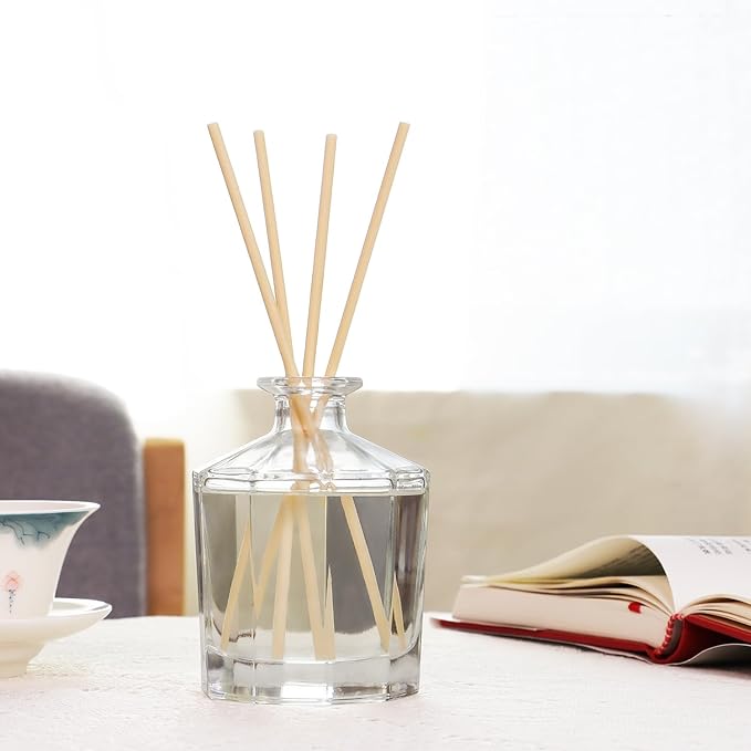 L'odeur Vill Reed Diffuser, 8.5 Oz(250ml) Gardenia Bathroom Diffuser with 10 Sticks, Scented Diffuser Home Fragrance Essential Oil Reed Diffuser Set for Home Large Rooms Bathroom Shelf Decor