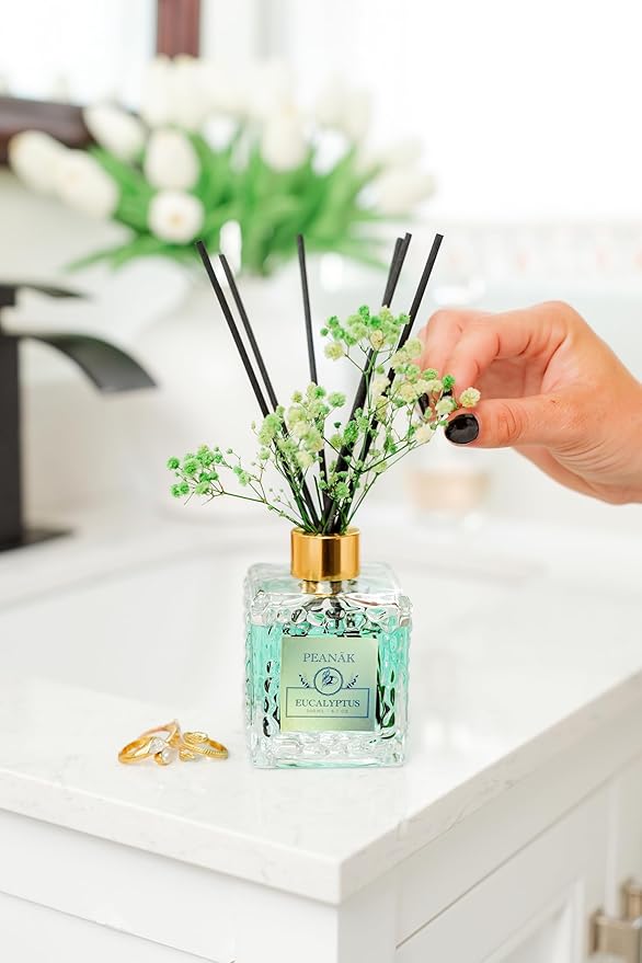 Reed Diffuser Set - Eucalyptus Mint Oil, Oil Diffuser Sticks, Bathroom Diffuser, Bathroom Decor, 200ml with Preserved Flowers - PEANÄK