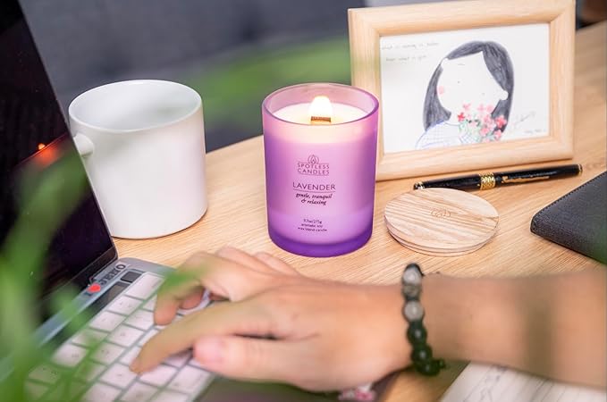 Lavender Candle - 9.7 oz /275g Lavender Scented Candle in Purple Glass Jar with Wooden Lid and Wooden Crackling Wick in a Luxurious Gift Box - Gentle, Tranquil and Relaxing