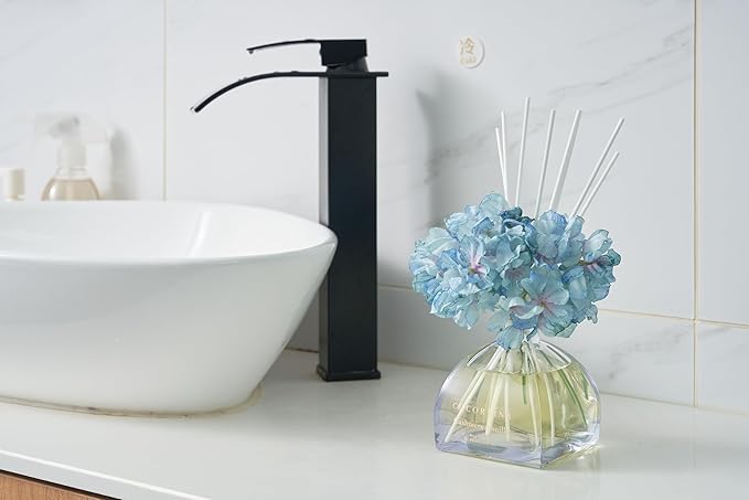 COCORRÍNA Reed Diffuser - 8.5 Oz Cashmere Vanilla Reed Diffuser with 8 Sticks for Home Bathroom Shelf Decor (Simple Luxe Collection)