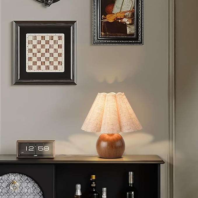 Farmhouse Cute Small Table Lamp, Wood Grain Vintage Table Lamps for Bedroom Nightstand, Cute Mini Bedside Small Table Lamps for Small Spaces with Scalloped Shade for Kitchen Counter, Bookshelf