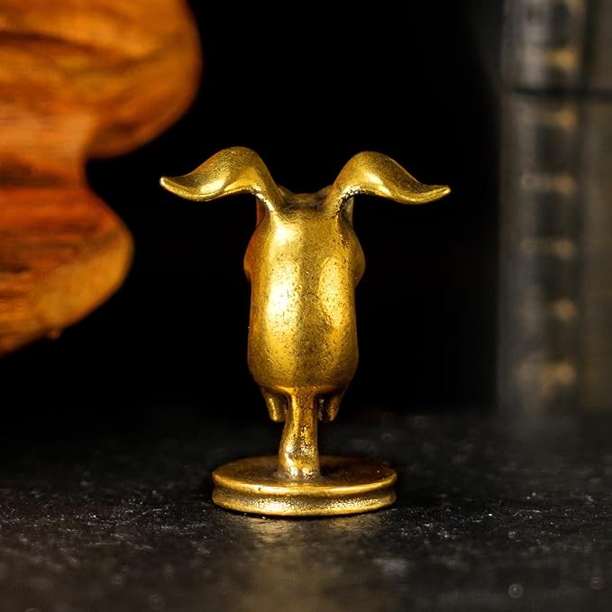 CHOVY Winged Cat Figurine - 100% Solid Brass Statue, Retro Desk Ornament Mystical Home Decor, Unique Collectible Art Piece for Bookshelf, Workspace or Altar, Handcrafted Ghost-Eye Cat Sculpture