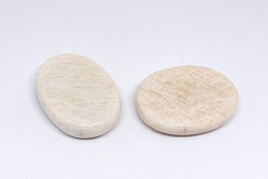 L PEDRA & CRYSTAL Worry Stone A Handheld Comfort to Ease Stress, Enhance Focus, and Promote Inner Peace (Moonstone Worry Stone)