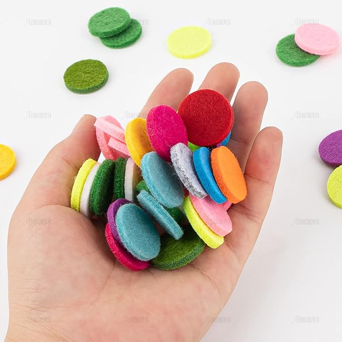 AUEAR, 100 Pack Replacement Felt Pads Round Essential Oil Diffuser Locket Necklace Refill for Bracelet Car Vent Clip 0.87 inch