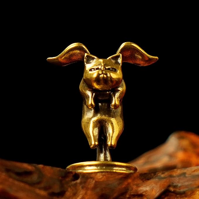 CHOVY Winged Cat Figurine - 100% Solid Brass Statue, Retro Desk Ornament Mystical Home Decor, Unique Collectible Art Piece for Bookshelf, Workspace or Altar, Handcrafted Ghost-Eye Cat Sculpture
