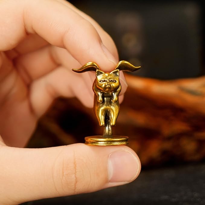 CHOVY Winged Cat Figurine - 100% Solid Brass Statue, Retro Desk Ornament Mystical Home Decor, Unique Collectible Art Piece for Bookshelf, Workspace or Altar, Handcrafted Ghost-Eye Cat Sculpture
