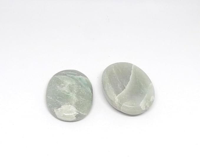 L PEDRA & CRYSTAL Worry Stone A Handheld Comfort to Ease Stress, Enhance Focus, and Promote Inner Peace (Green Aventurine Worry Stone)