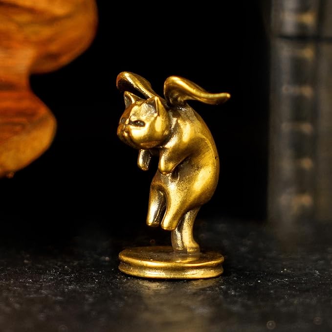 CHOVY Winged Cat Figurine - 100% Solid Brass Statue, Retro Desk Ornament Mystical Home Decor, Unique Collectible Art Piece for Bookshelf, Workspace or Altar, Handcrafted Ghost-Eye Cat Sculpture
