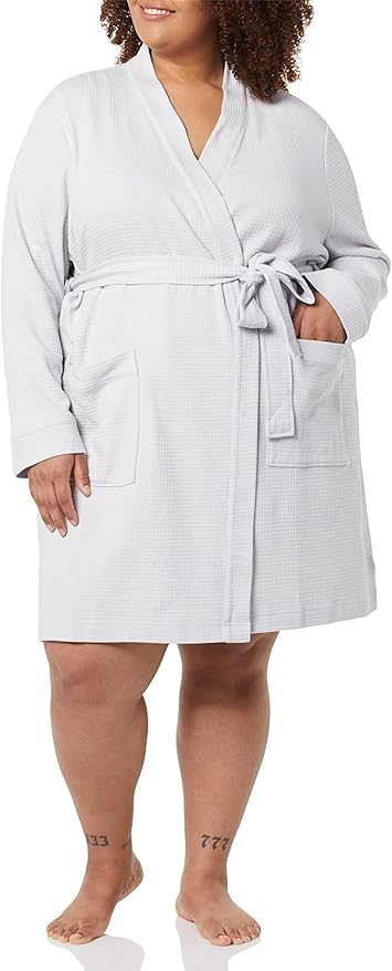 Amazon Essentials Women's Lightweight Waffle Mid-Length Robe (Available in Plus Size)