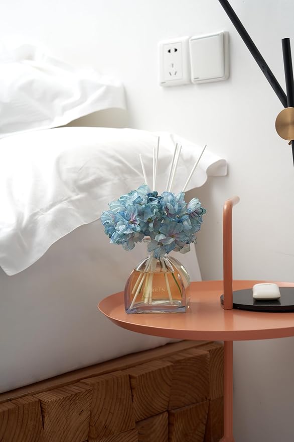 COCORRÍNA Reed Diffuser - 8.5 Oz Cashmere Vanilla Reed Diffuser with 8 Sticks for Home Bathroom Shelf Decor (Simple Luxe Collection)