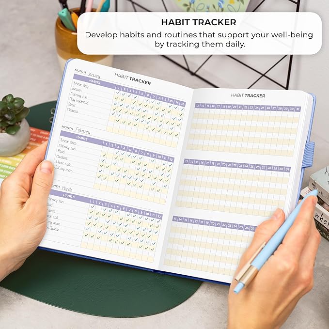 Clever Fox Four-Minute Journal – Daily Positivity Journal with Prompts – Motivational Affirmation, Mental Health & Habit Tracker (Lavender)