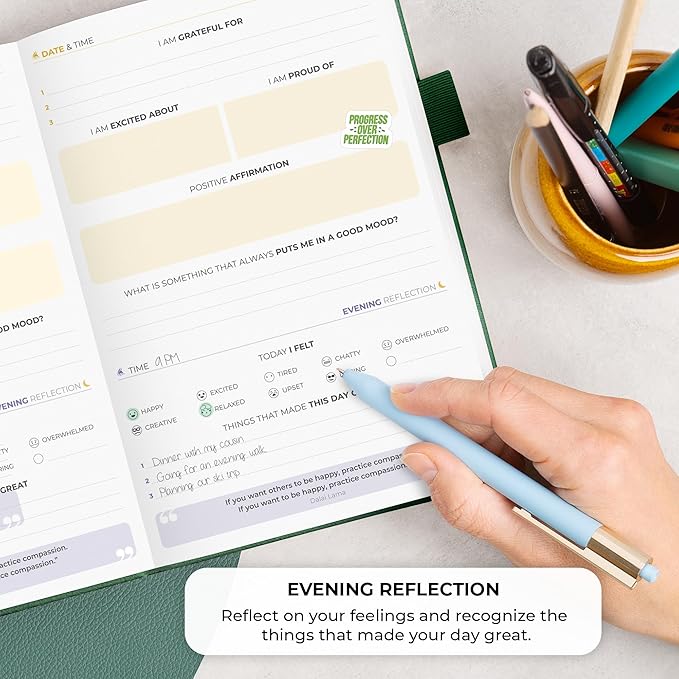 Clever Fox Four-Minute Journal – Daily Positivity Journal with Prompts – Motivational Affirmation, Mental Health & Habit Tracker (Forest Green)