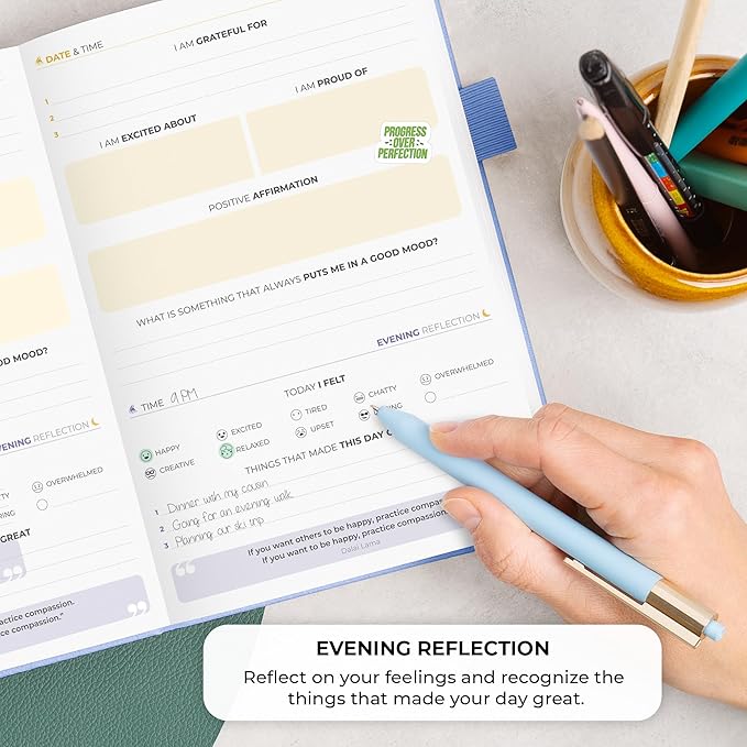 Clever Fox Four-Minute Journal – Daily Positivity Journal with Prompts – Motivational Affirmation, Mental Health & Habit Tracker (Lavender)