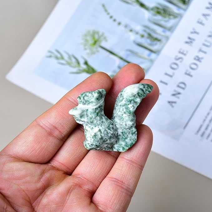 Qinghai Emerald Squirrel Crystal Healing Stone Spiritual Meditation Pocket Figurine Statue Natural Gemston Hand Carved Polished Home Room Office Desk Decoration Gift Collect