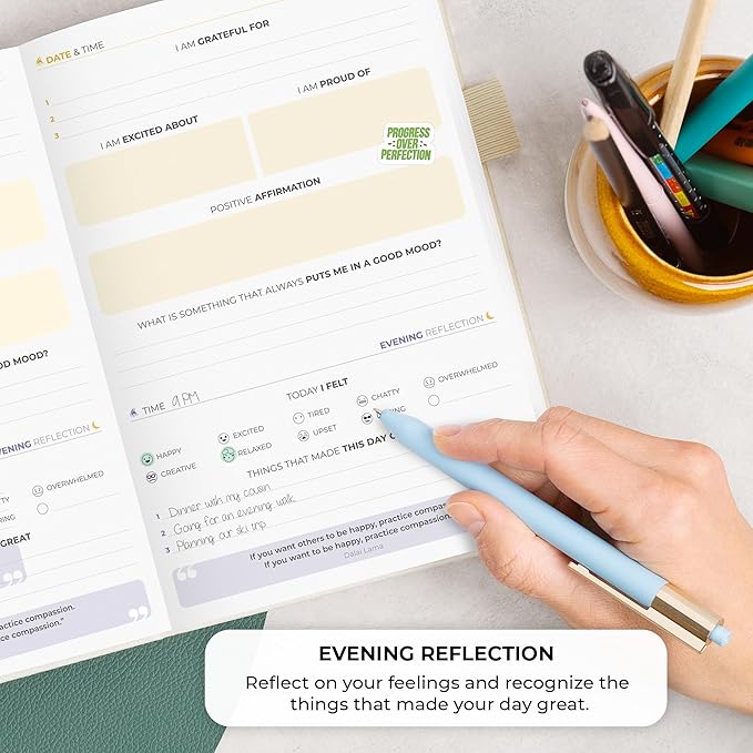 Clever Fox Four-Minute Journal – Daily Positivity Journal with Prompts – Motivational Affirmation, Mental Health & Habit Tracker (Seashell)