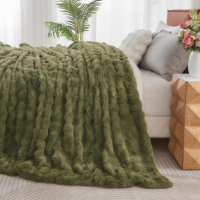 Lotus Karen Faux Fur Blanket Dark Green - Big Bubble Rabbit Fluff King Blankets for The Bed,Softest Fluffy Fuzzy Cozy Blanket,Thick Furry Plush Shaggy Warm Blankets for Women,108x90 Inches