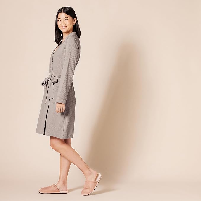 Amazon Essentials Women's Lightweight Waffle Mid-Length Robe (Available in Plus Size)