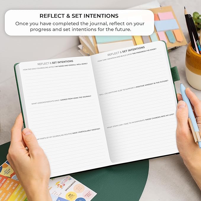 Clever Fox Four-Minute Journal – Daily Positivity Journal with Prompts – Motivational Affirmation, Mental Health & Habit Tracker (Forest Green)