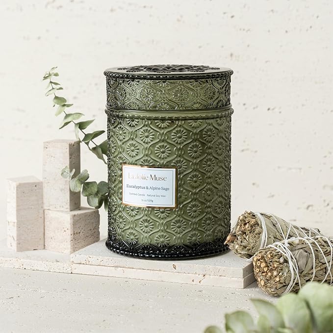 LA JOLIE MUSE Eucalyptus & Alpine Sage Candle – Eucalyptus, Sage & Lavender | 19 oz Wooden Wick | Natural Soy Wax | 90 Hours Burn | Candle for Relaxation