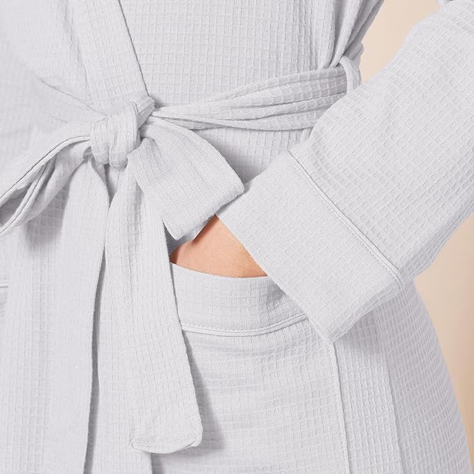 Amazon Essentials Women's Lightweight Waffle Mid-Length Robe (Available in Plus Size)