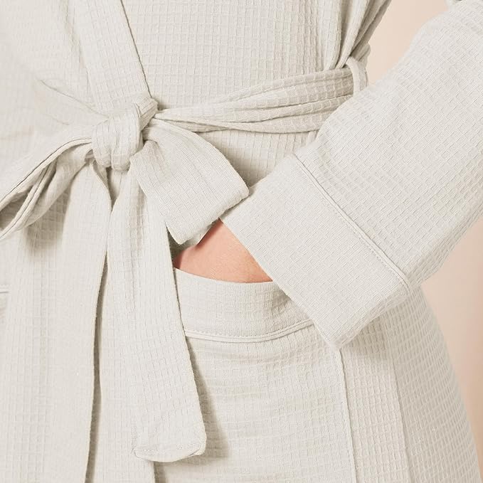 Amazon Essentials Women's Lightweight Waffle Mid-Length Robe (Available in Plus Size)