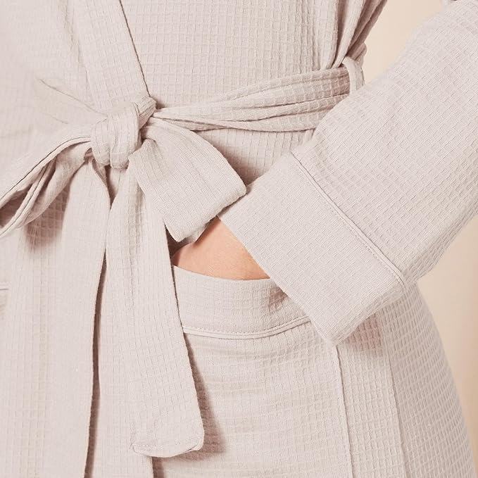 Amazon Essentials Women's Lightweight Waffle Mid-Length Robe (Available in Plus Size)