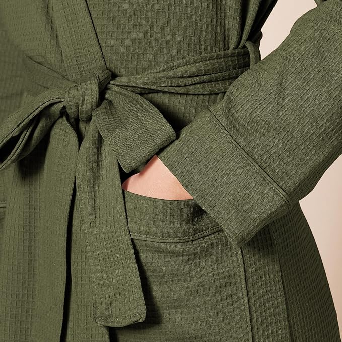 Amazon Essentials Women's Lightweight Waffle Mid-Length Robe (Available in Plus Size)