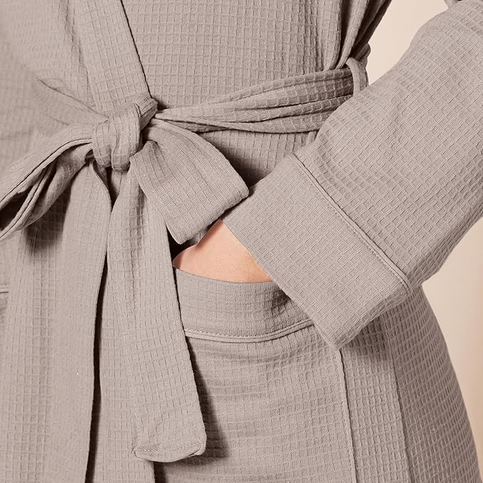 Amazon Essentials Women's Lightweight Waffle Mid-Length Robe (Available in Plus Size)